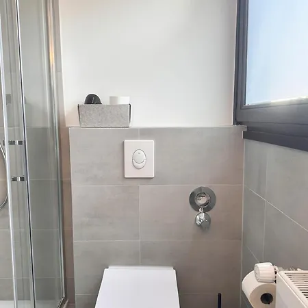 Ruhige 3 Gut Angebunden * Düsseldorf