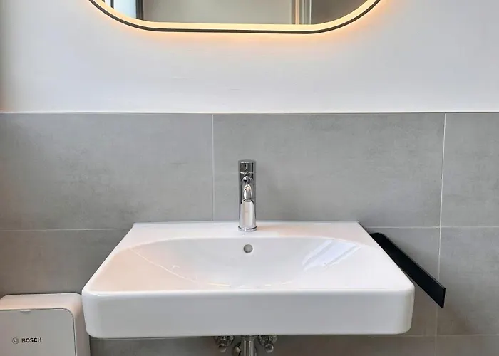 Ruhige 3 Gut Angebunden 뒤셀도르프