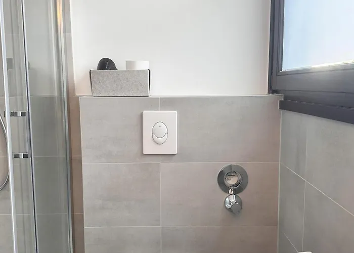 Ruhige 3 Gut Angebunden * Düsseldorf